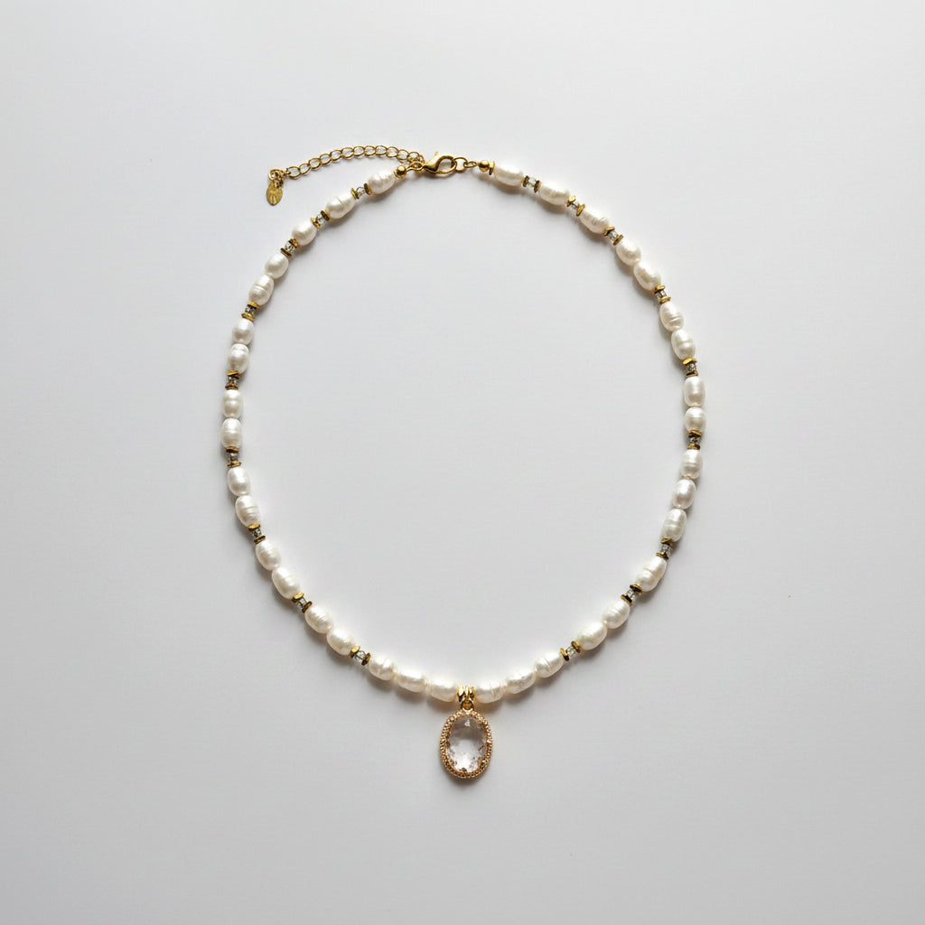 Pearl necklace with crystal pendant