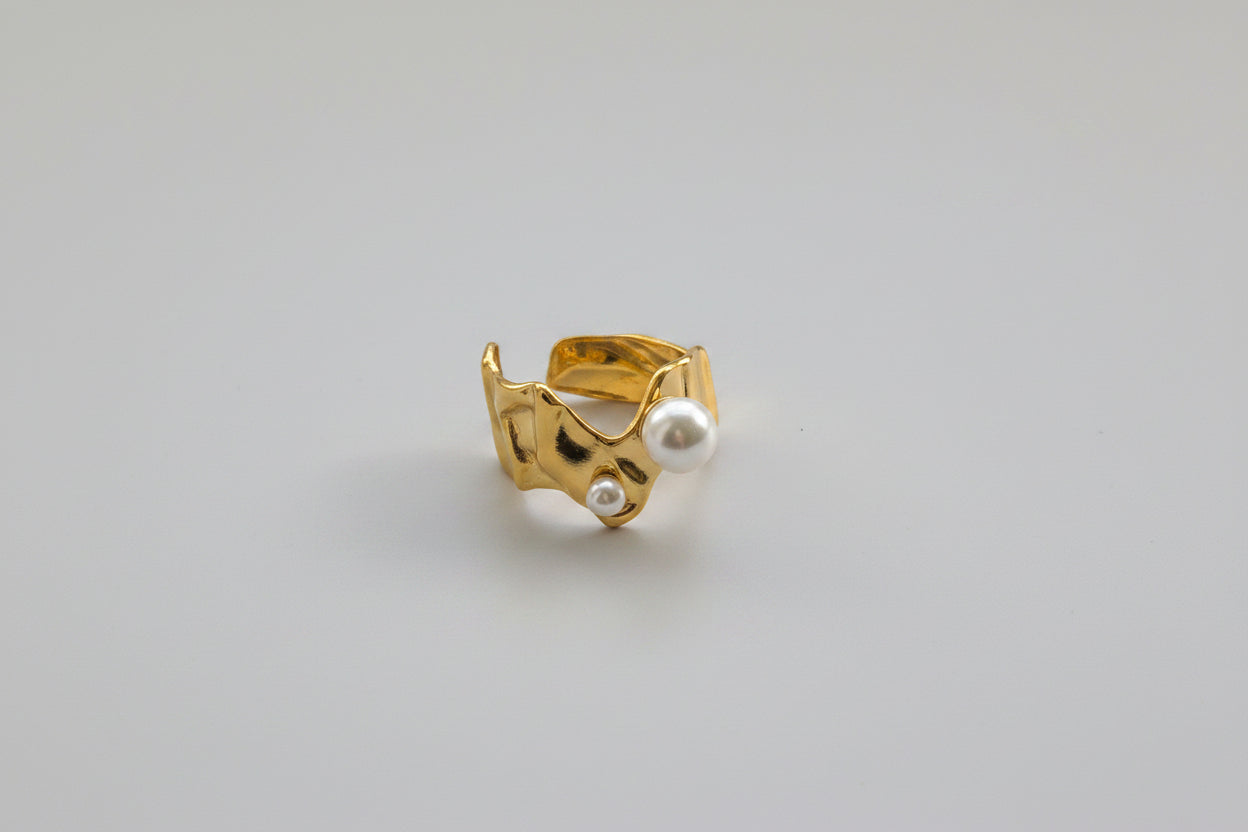 Stainless steel ring with little pearls