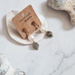 Pearl and grey beads earrings