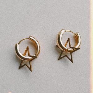 Round earrings with stars