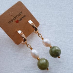 Round hoop earrings with jade and pearl beads
