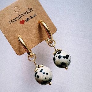 Round hoop earrings with speckled stone